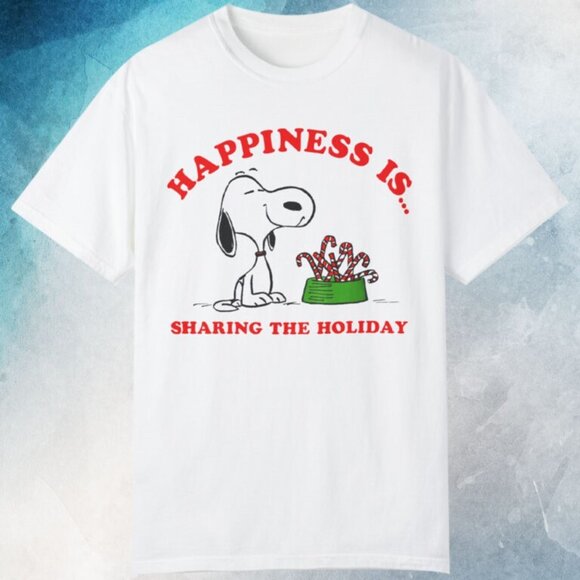 Snoopy Happiness Is Sharing Holiday Christmas Cartoon Graphic Gift T-Shirt - Picture 1 of 5